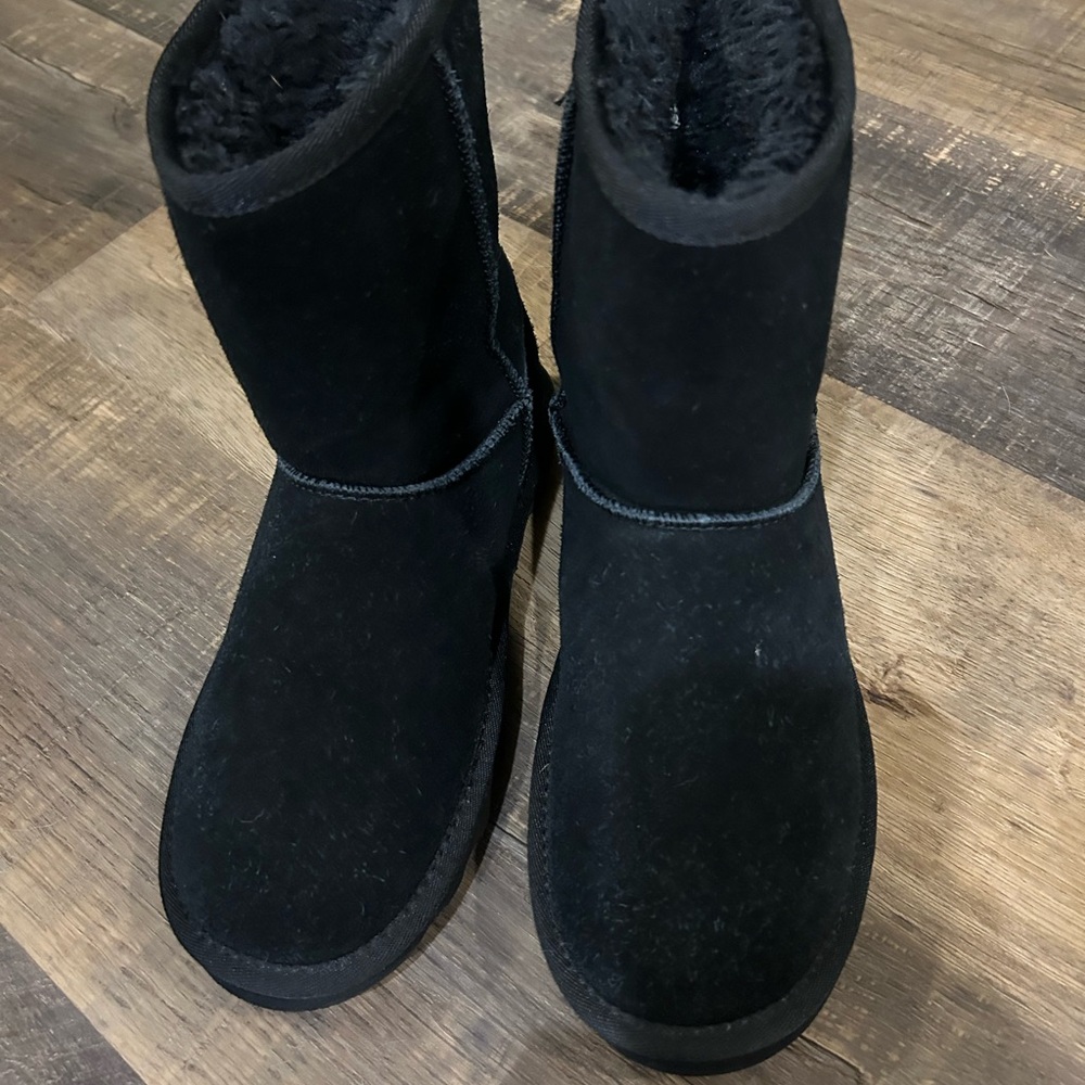 Time and Tru Black Suede Faux Fur Lined Ankle Boots